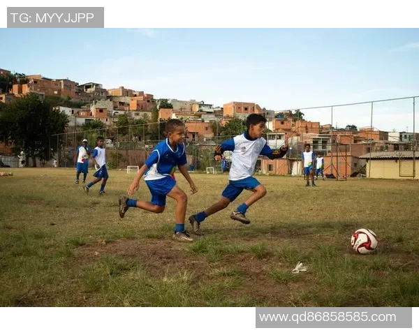 感谢足球教练无私奉献与辛勤付出让我们在绿茵场上成长与进步